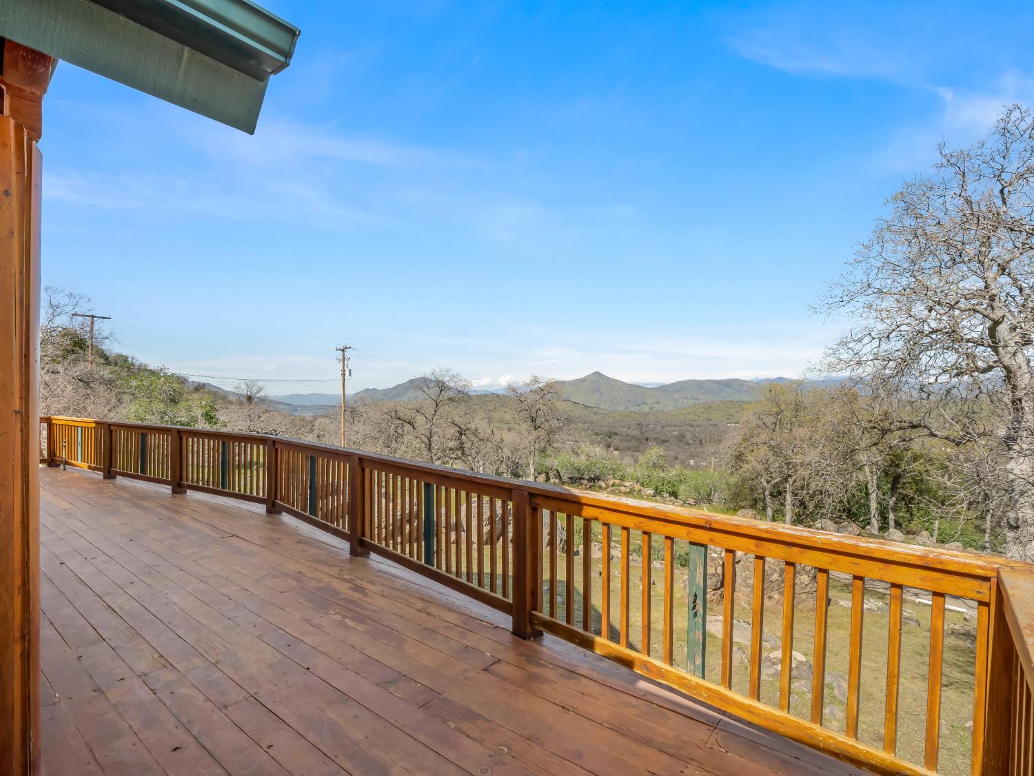 37678 Cardinal Lane Squaw Valley, CA 93675 - Photo 6 of 65 a view of a balcony with an ocean view