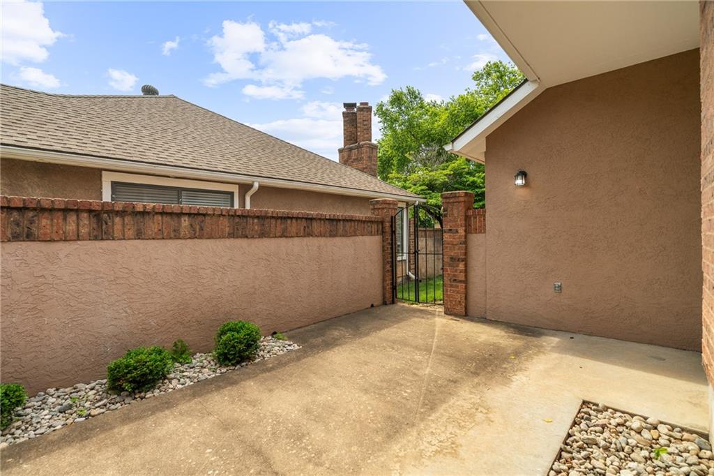 9736 Reeder Street Overland Park, KS 66214 - Photo 31 of 40