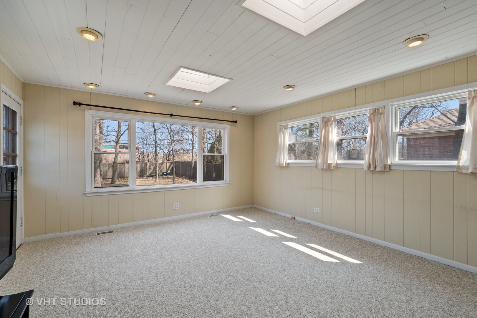 299 Barberry Road Highland Park, IL 60035 - Photo 7 of 17 a view of empty room with window