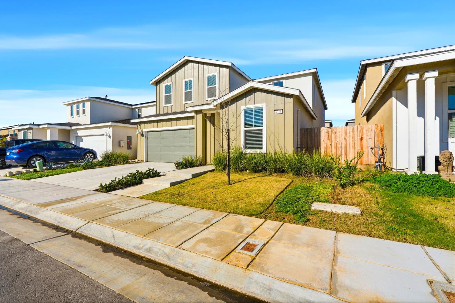 4225 Hampton Way Clovis, CA 93619 - Photo 4 of 64 a front view of multiple houses