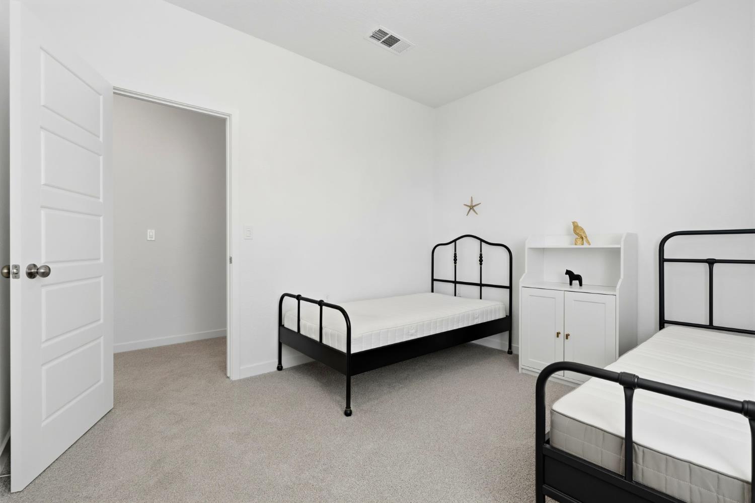 4225 Hampton Way Clovis, CA 93619 - Photo 49 of 64