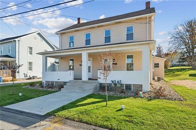 a view of a house with a yard