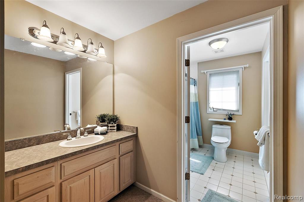 3501 Warwick Drive Rochester Hills, MI 48309 - Photo 39 of 67
