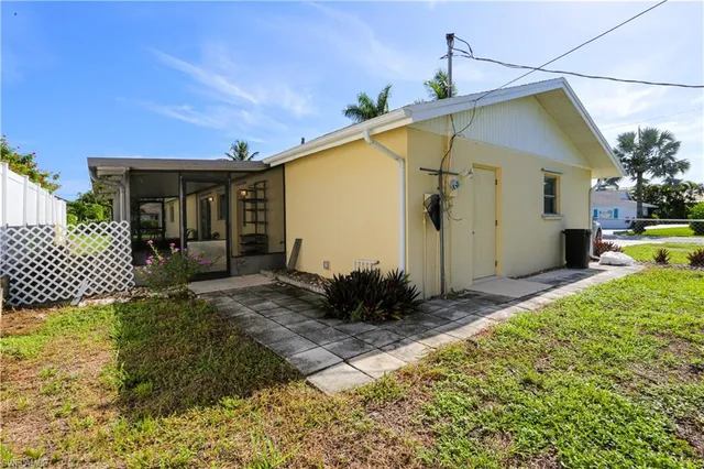 a view of a back yard of the house