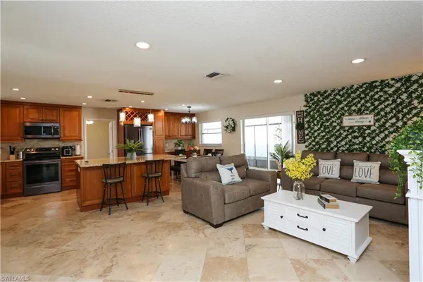 $4,550 | 698 107th Avenue North, Naples, FL 34108