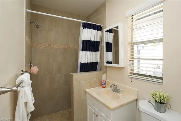 $4,550 | 698 107th Avenue North, Naples, FL 34108