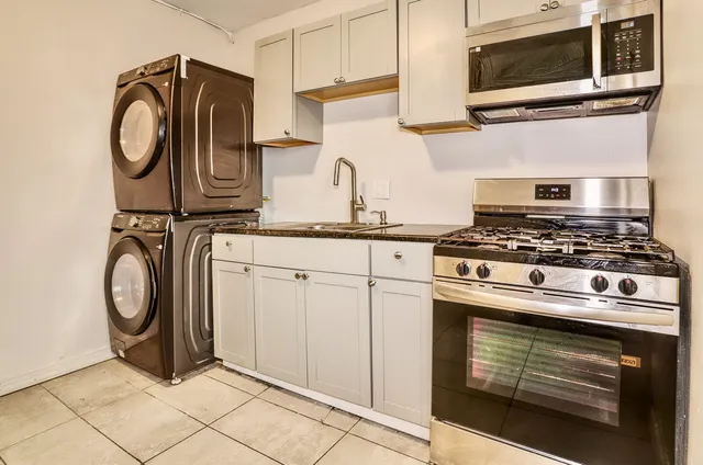 $2,000 | 112 Randolph Avenue, Unit 1, Jersey City, NJ 07305