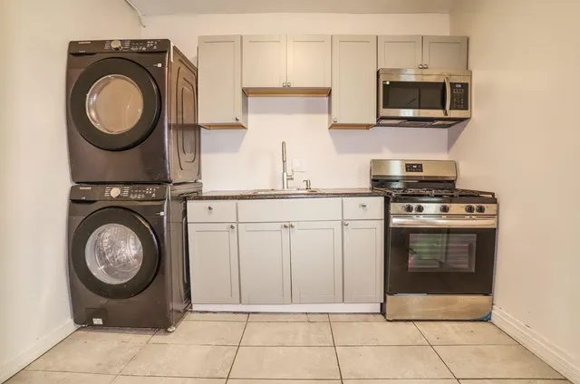 $2,000 | 112 Randolph Avenue, Unit 1, Jersey City, NJ 07305