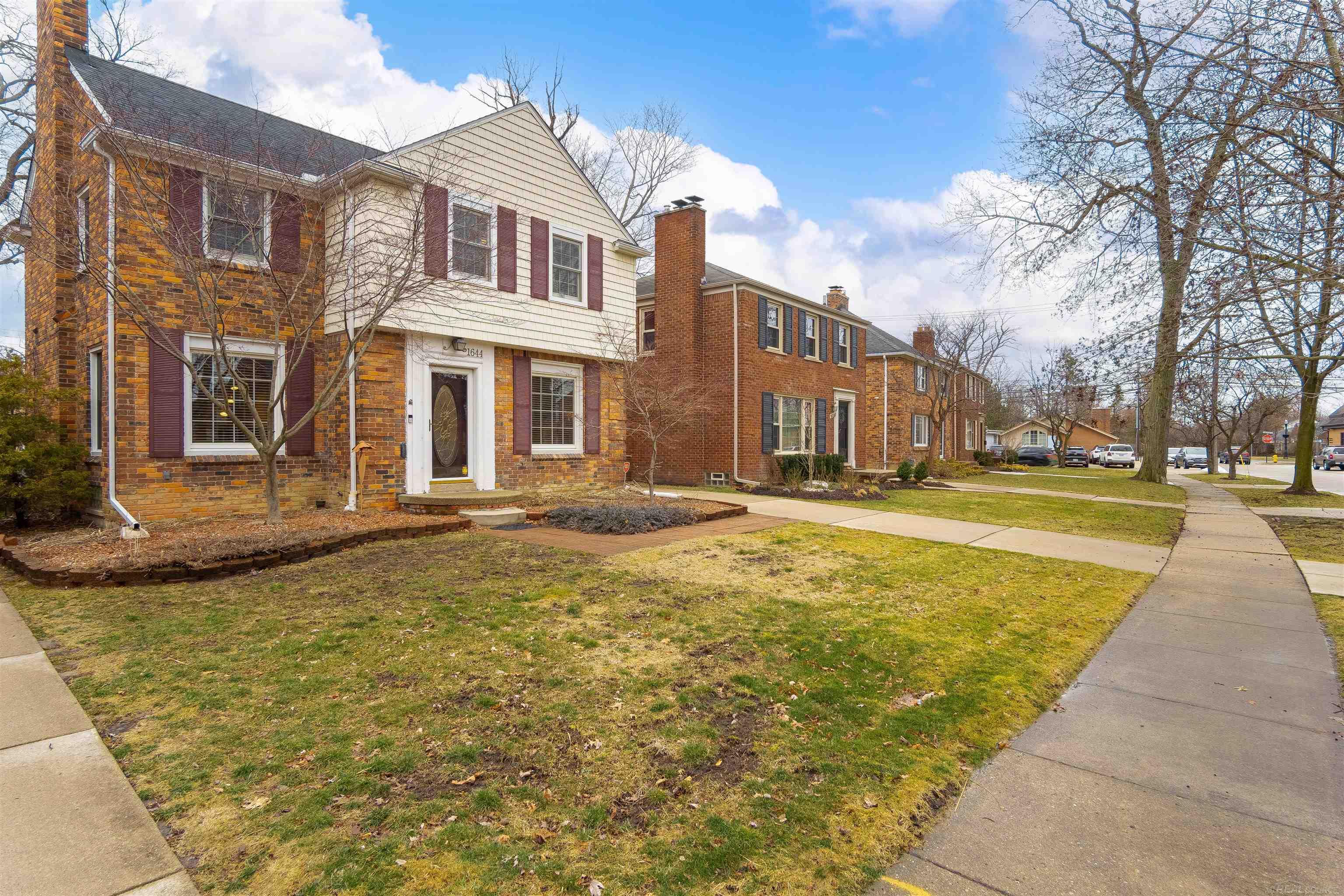 1644 Severn Road Grosse Pointe Woods, MI 48236 - Photo 2 of 45