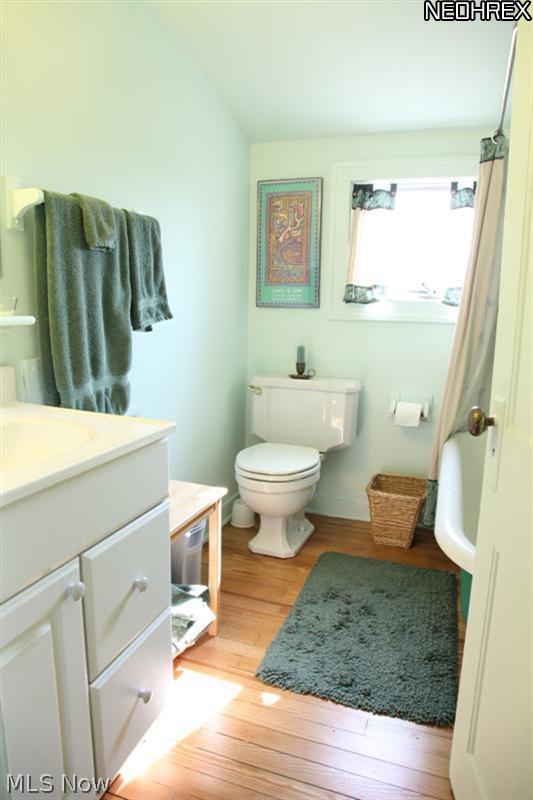 15818 Chadbourne Road Cleveland, OH 44120 - Photo 18 of 23 Third Floor Full Bathroom
