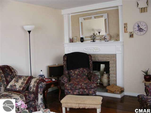 10270 Cedar Lake Road Fenwick, MI 48834 - Photo 5 of 14 1772031-4.JPG