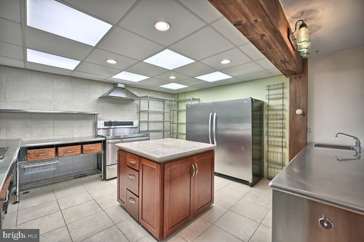534 Truce Road New Providence, PA 17560 - Photo 15 of 46 Island in the Kitchen