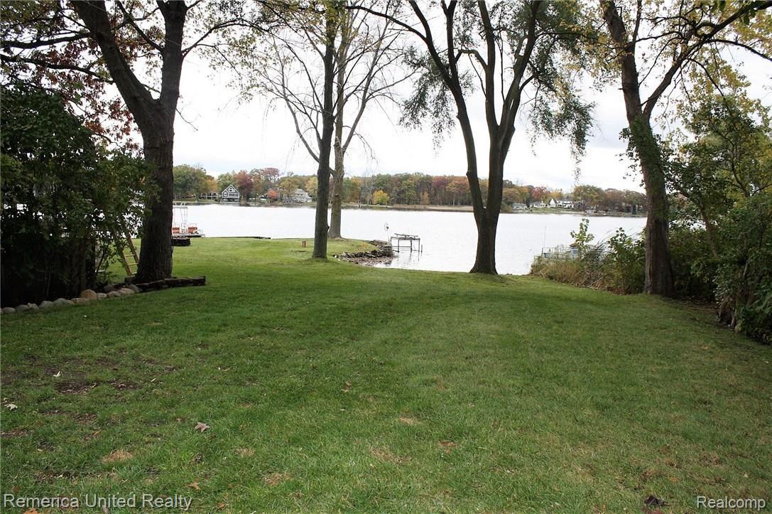 1873 Ladd Road Walled Lake, MI 48390 - Photo 45 of 50 IMG_0351 (2).JPG