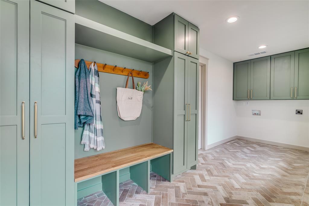 5109 Old Gate Lane Parker, TX 75002 - Photo 11 of 24 a room with a table and a mirror