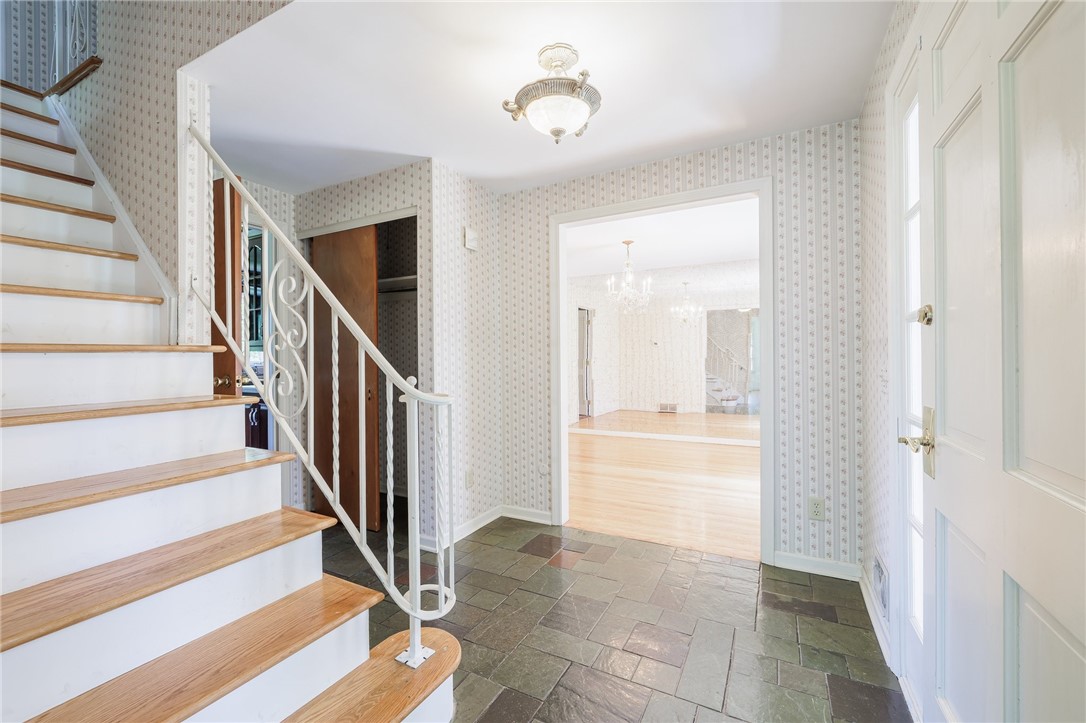 70 Clarkes Crossing Perinton, NY 14450 - Photo 5 of 29