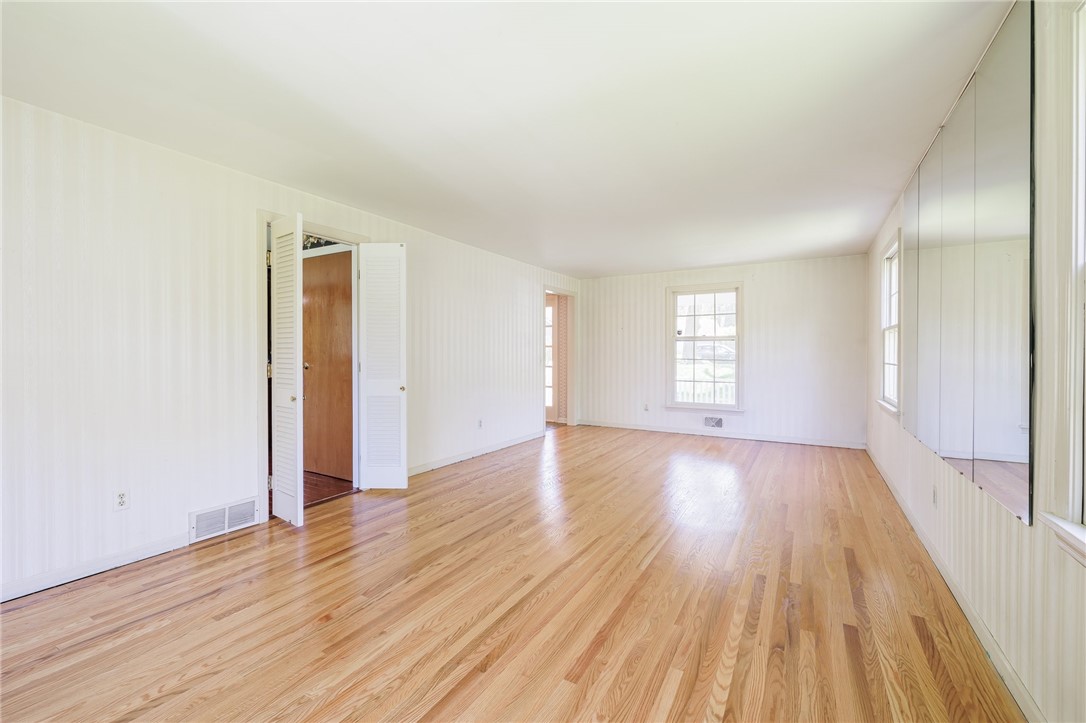 70 Clarkes Crossing Perinton, NY 14450 - Photo 9 of 29