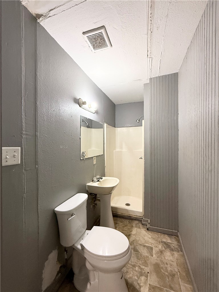 512 14th Street Corpus Christi, TX 78401 - Photo 11 of 26 Front Home Bathroom #1