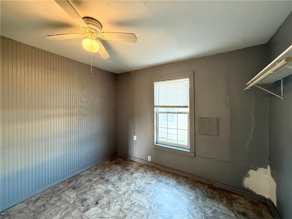 512 14th Street Corpus Christi, TX 78401 - Photo 12 of 26 Front Home Bedroom #2
