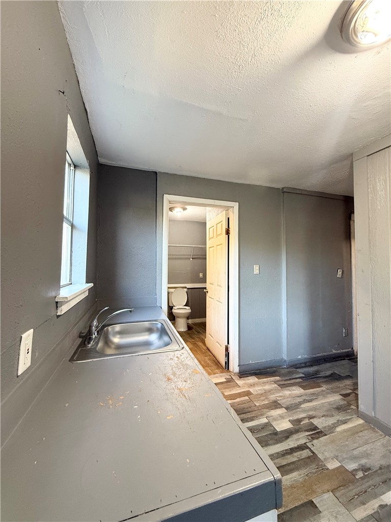 512 14th Street Corpus Christi, TX 78401 - Photo 18 of 26 Back Home Kitchen