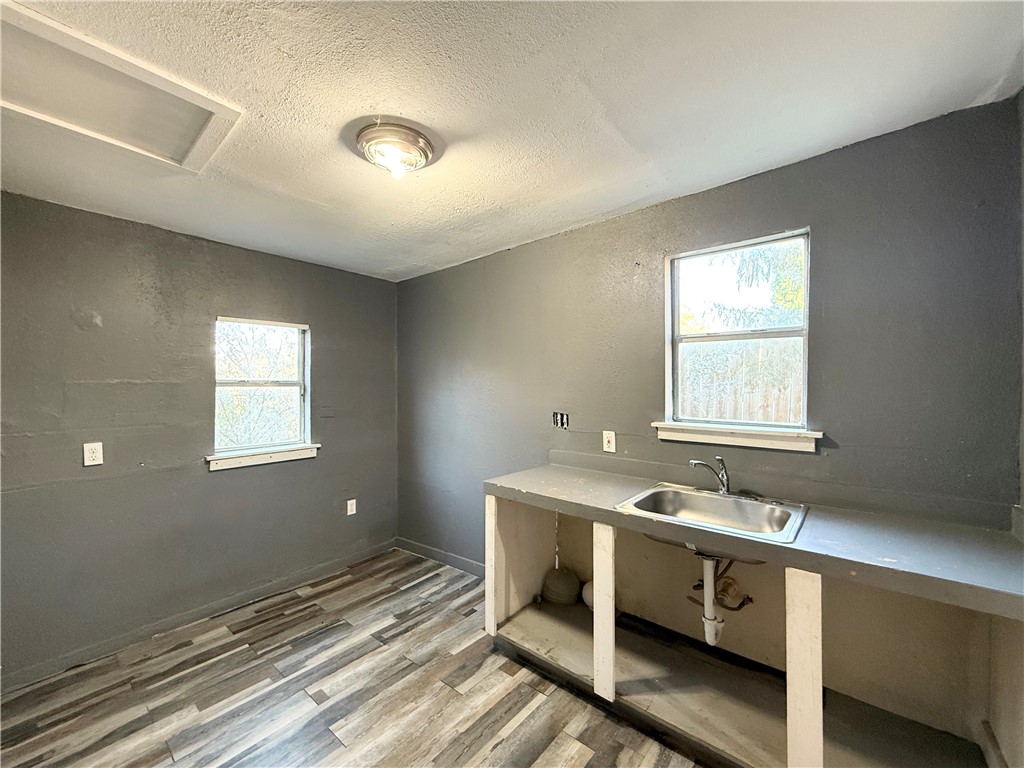 512 14th Street Corpus Christi, TX 78401 - Photo 20 of 26 Back Home Kitchen