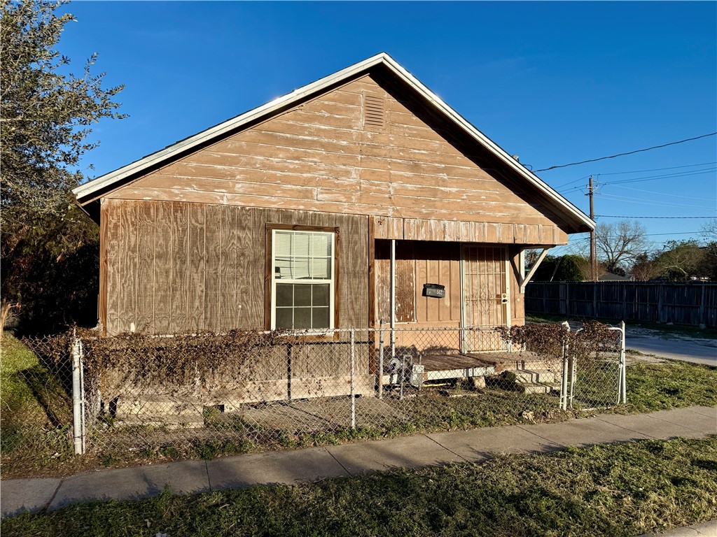 512 14th Street Corpus Christi, TX 78401 - Photo 2 of 26 Front Home