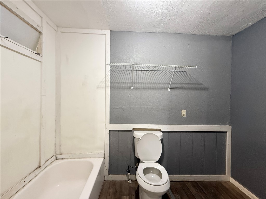 512 14th Street Corpus Christi, TX 78401 - Photo 23 of 26 Back Home Bathroom