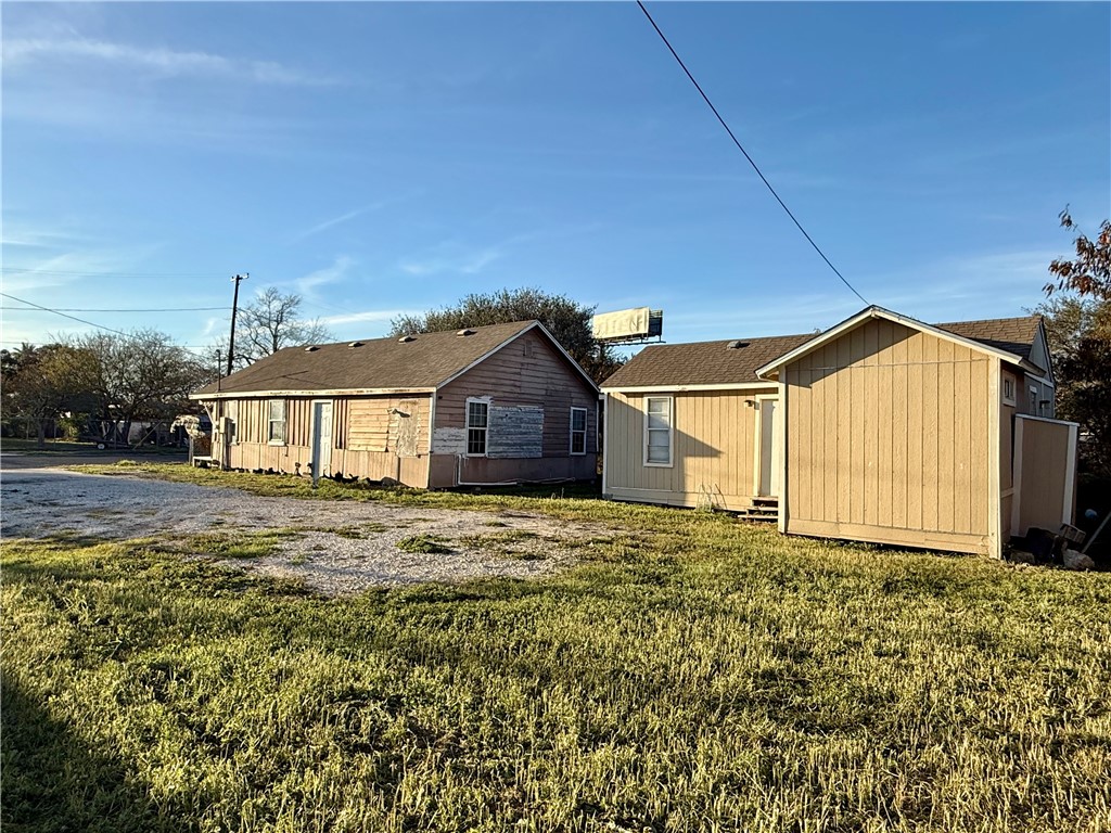 512 14th Street Corpus Christi, TX 78401 - Photo 26 of 26 Backyard and Parking view