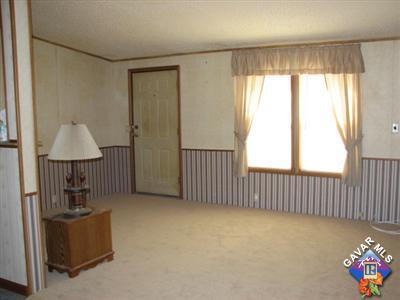 11357 Eaby Road Phelan, CA 92371 - Photo 4 of 18 a livingroom with furniture and a window