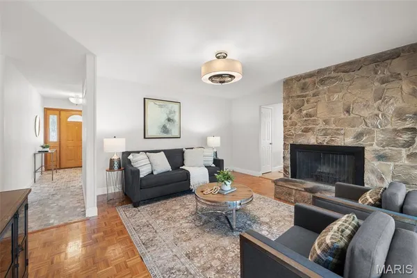 $330,000 | 12174 Lake Meade Drive, St. Louis, MO 63146