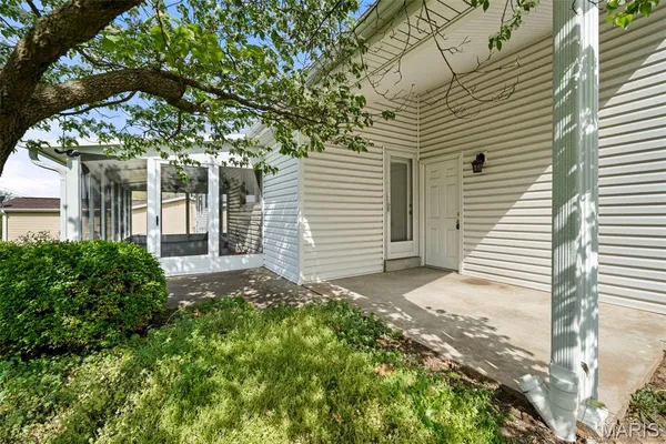 $330,000 | 12174 Lake Meade Drive, St. Louis, MO 63146