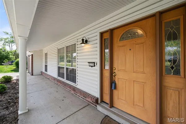 $330,000 | 12174 Lake Meade Drive, St. Louis, MO 63146