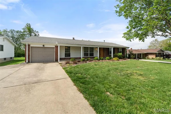 $330,000 | 12174 Lake Meade Drive, St. Louis, MO 63146