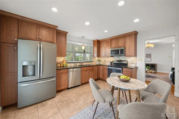$330,000 | 12174 Lake Meade Drive, St. Louis, MO 63146