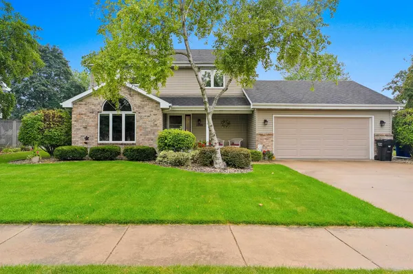 $425,000 | 1009 East Northwood Drive, Appleton, WI 54911