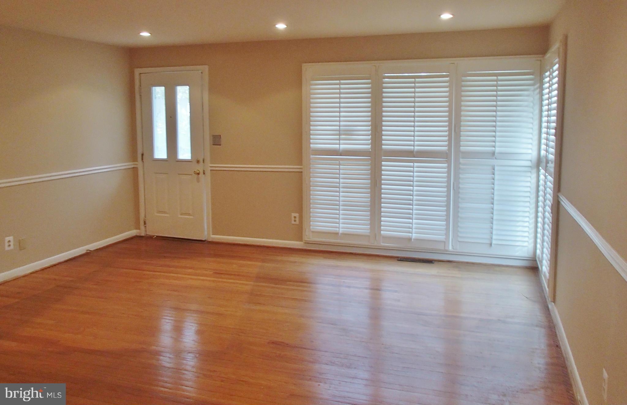 3728 Parkfield Road Baltimore, MD 21244 - Photo 2 of 11 Living Room