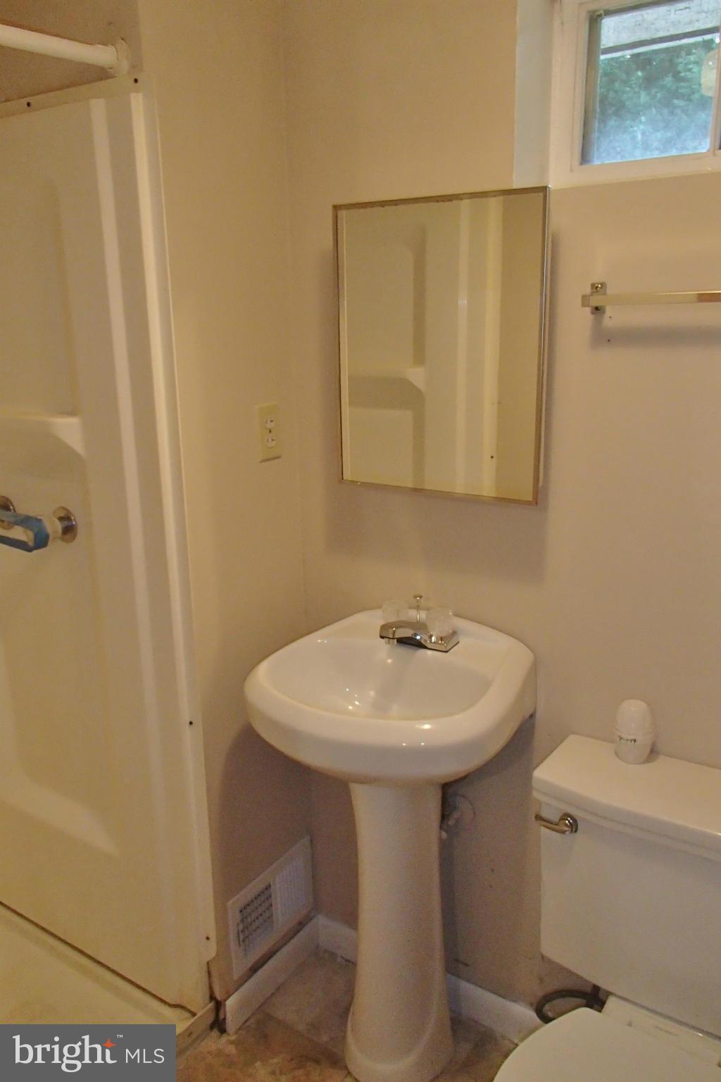 3728 Parkfield Road Baltimore, MD 21244 - Photo 10 of 11 Bath