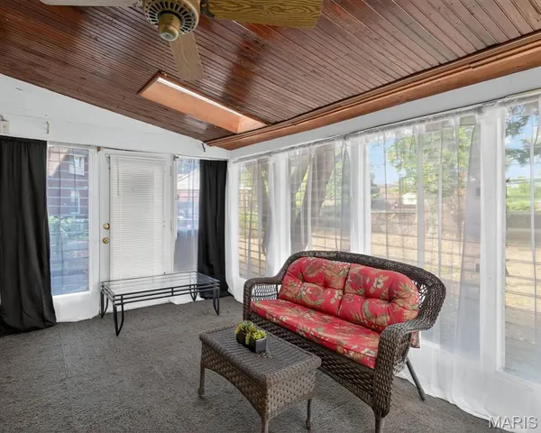 $267,950 | 7419 Woodland Way, Pasadena Hills, MO 63121