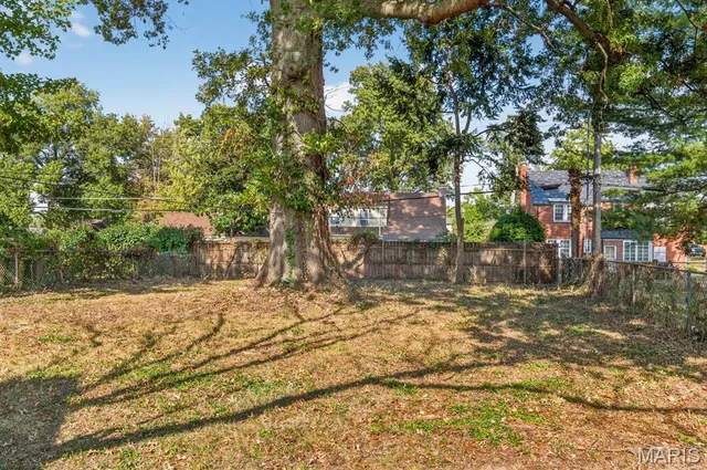 $267,950 | 7419 Woodland Way, Pasadena Hills, MO 63121