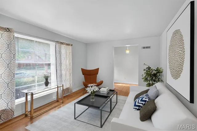 $267,950 | 7419 Woodland Way, Pasadena Hills, MO 63121