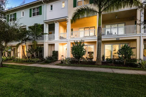 a view of a tennis court