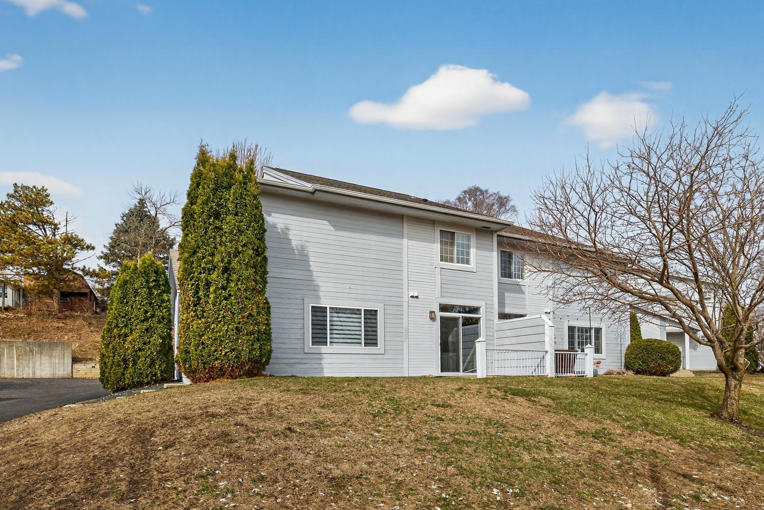 281 Zumbro Drive Northwest Rochester, MN 55901 - Photo 2 of 26