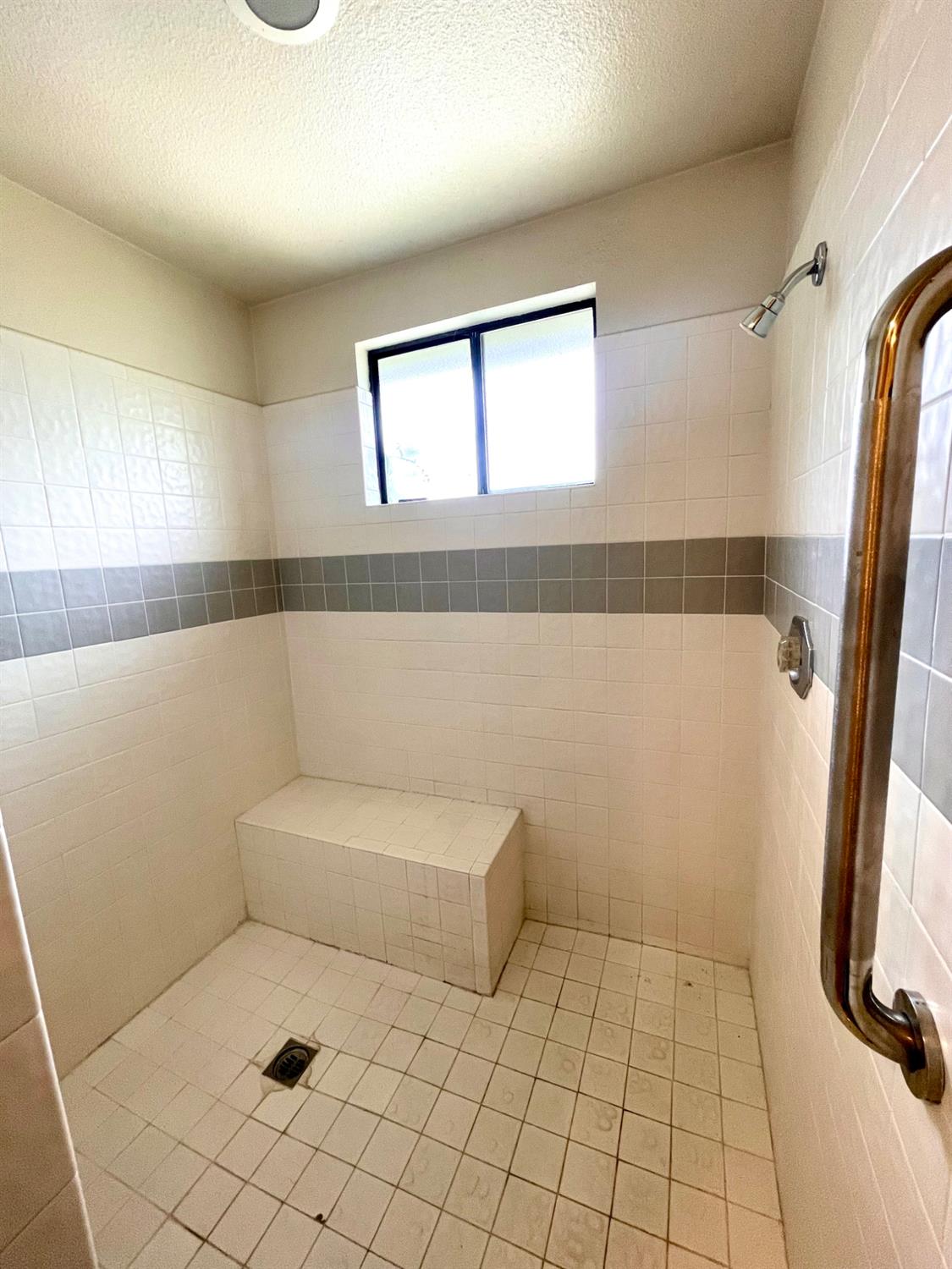 2052 Del Rio Drive Stockton, CA 95204 - Photo 11 of 28