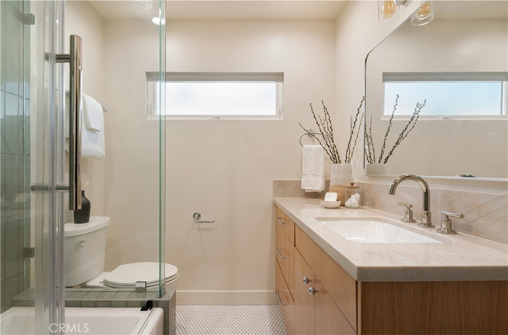 2039 Rutgers Avenue Long Beach, CA 90815 - Photo 14 of 27 Bathroom 1