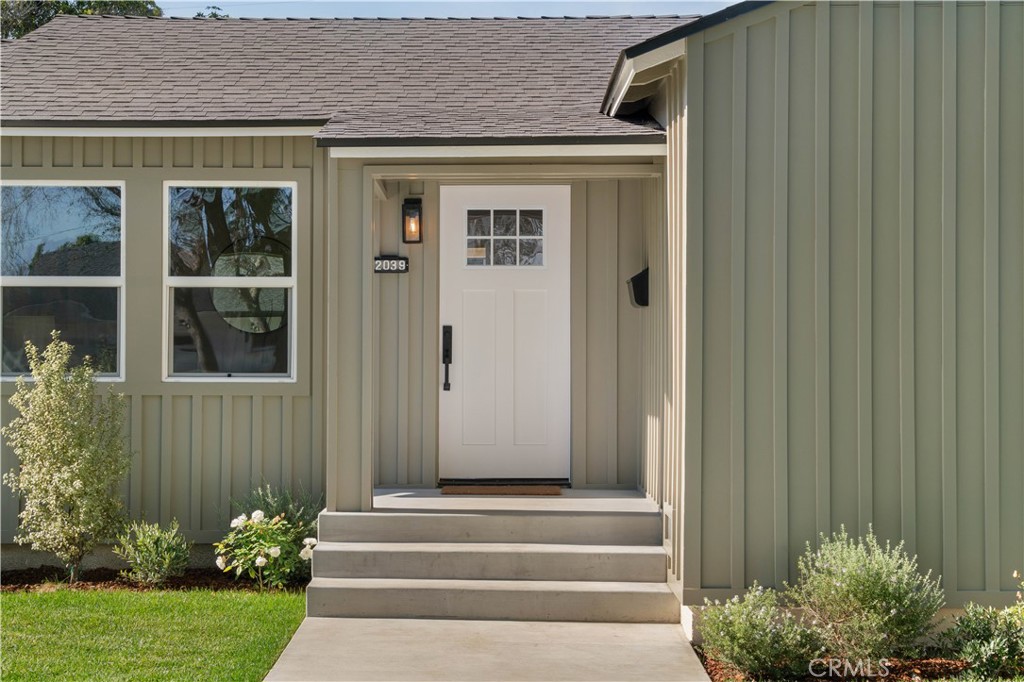 2039 Rutgers Avenue Long Beach, CA 90815 - Photo 2 of 27