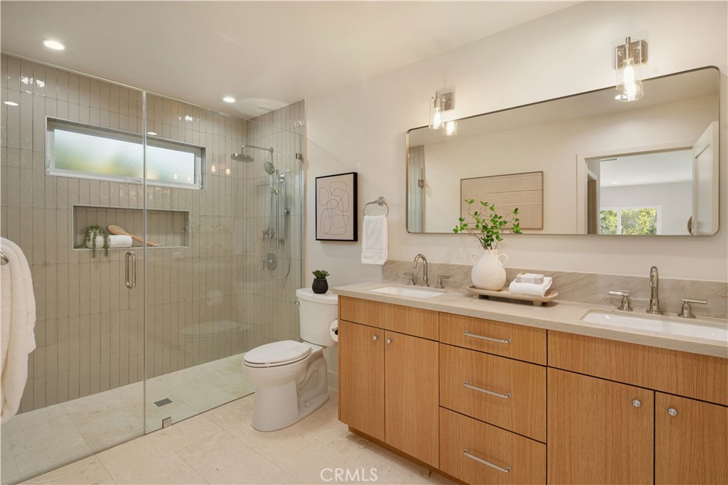2039 Rutgers Avenue Long Beach, CA 90815 - Photo 21 of 27 Primary Bathroom
