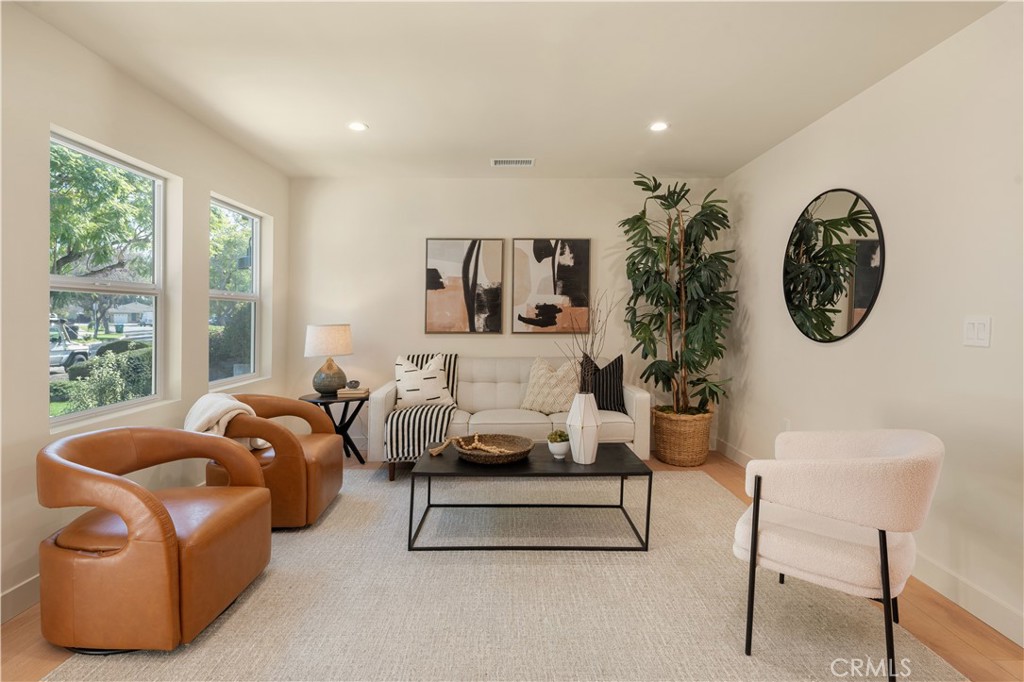 2039 Rutgers Avenue Long Beach, CA 90815 - Photo 4 of 27 Living Room