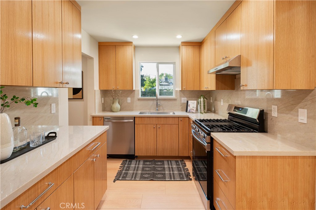 2039 Rutgers Avenue Long Beach, CA 90815 - Photo 9 of 27 Kitchen