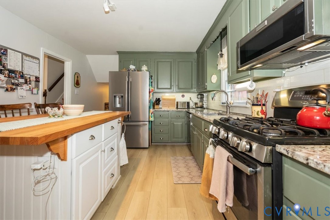10712 Lunswood Road Chester, VA 23831 - Photo 7 of 31 Kitchen featuring light LVP flooring, green cabine
