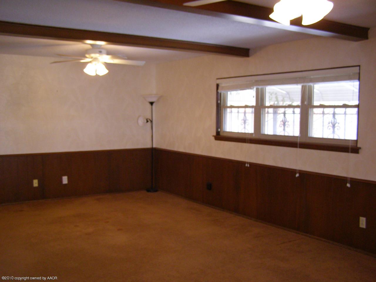 6208 Hanson Road Amarillo, TX 79106 - Photo 5 of 17 Dining and Family Room Combo