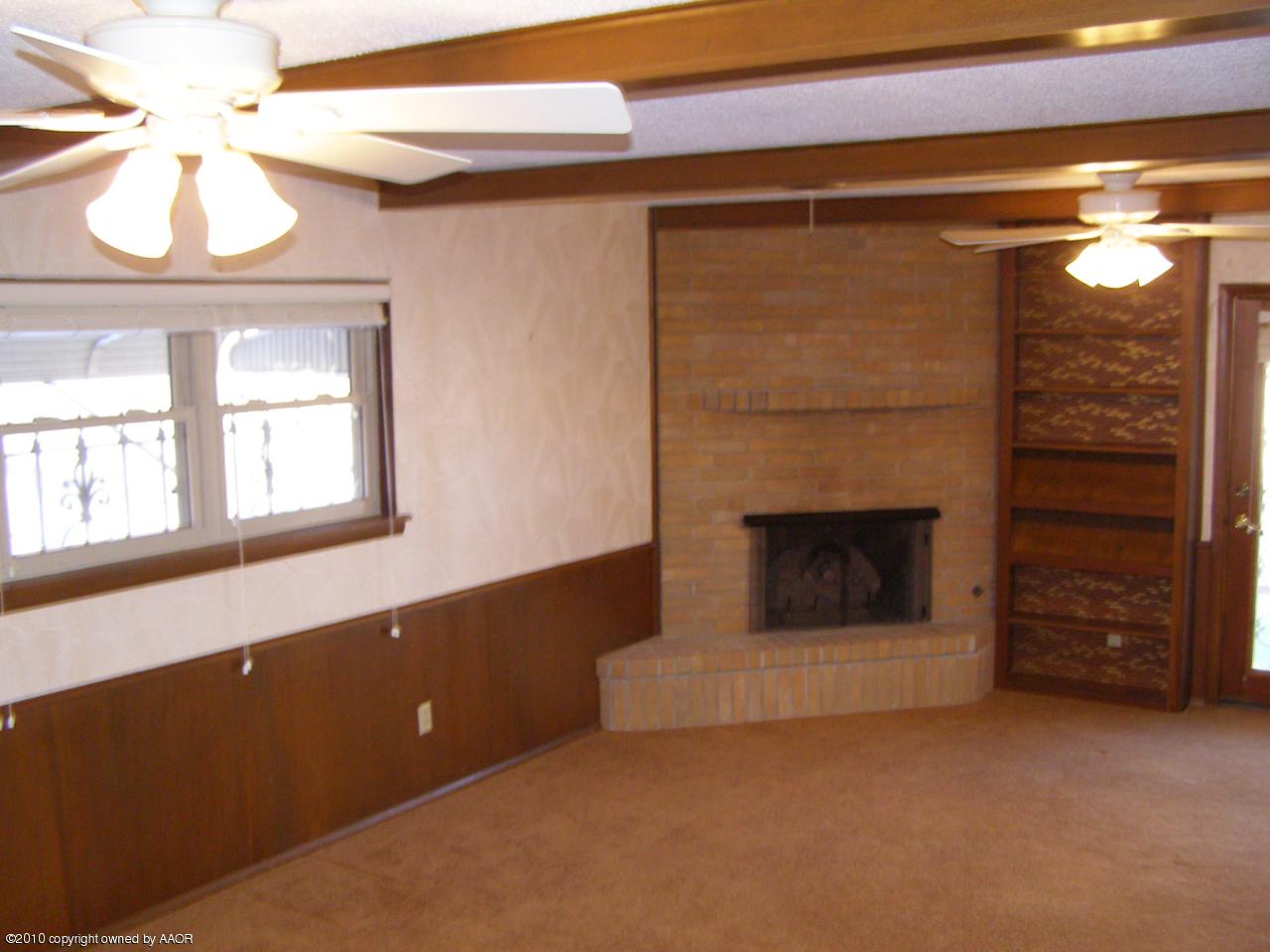6208 Hanson Road Amarillo, TX 79106 - Photo 8 of 17 Overview of Family Room